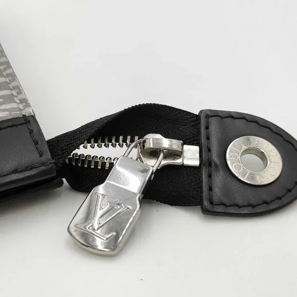 Sold✅Louis Vuitton  Damier Graphite 3D Pochette Voyage - Picture 8 of 10